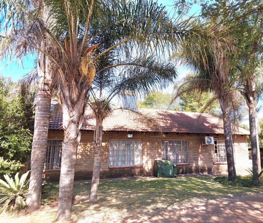 3 Bedroom Property for Sale in Mamogaleskraal AH North West
